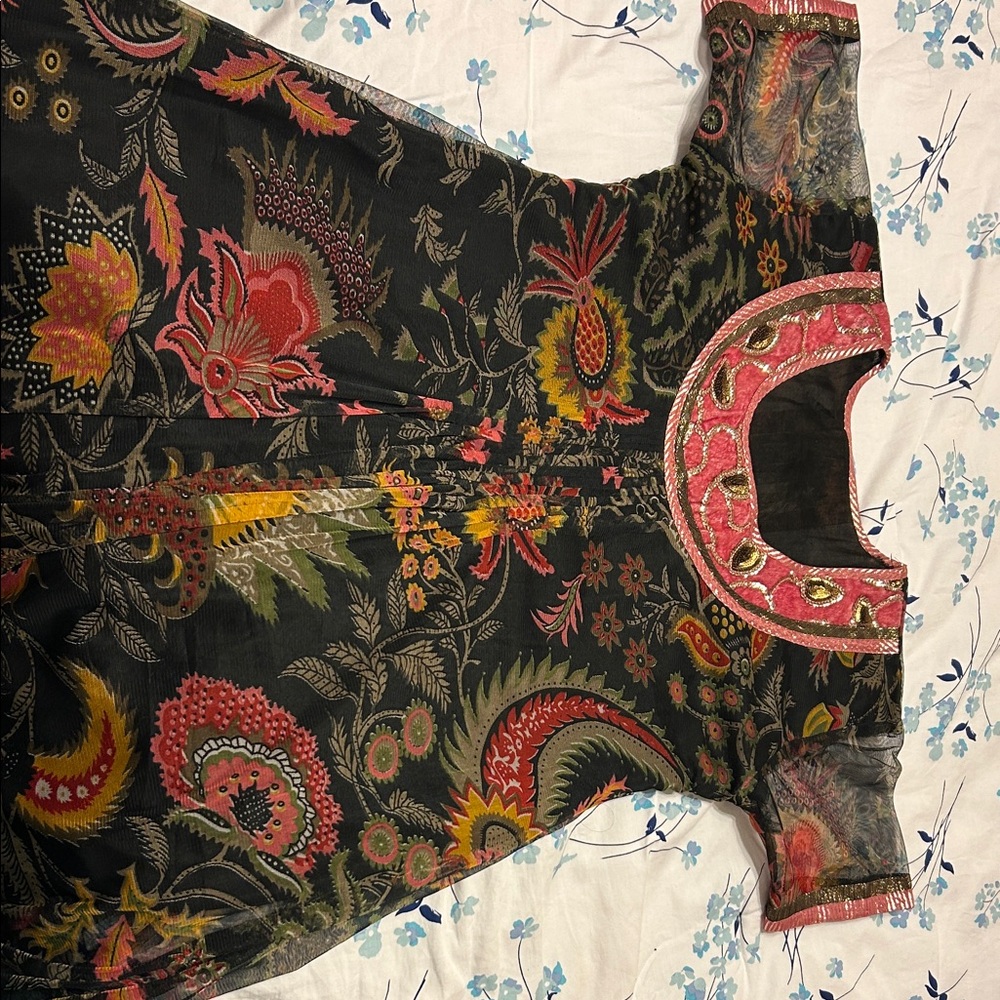 NEW Vibrant Floral Black Tunic Top plus pink net shawl